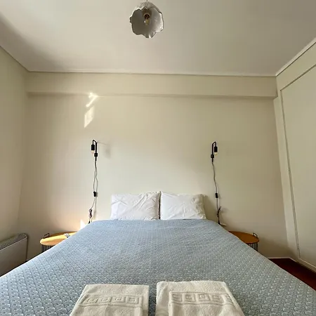 Modern & Comfy - 4min Walk, Balcony, 3 Bedroom Apartamento *