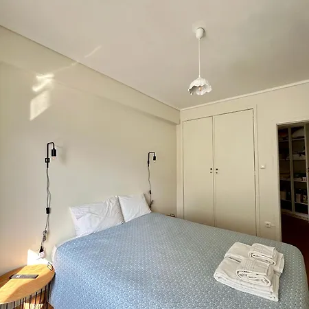 Modern & Comfy - 4min Walk, Balcony, 3 Bedroom Apartmán *