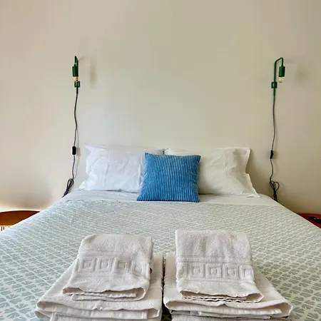 Apartmán Modern & Comfy - 4min Walk, Balcony, 3 Bedroom *