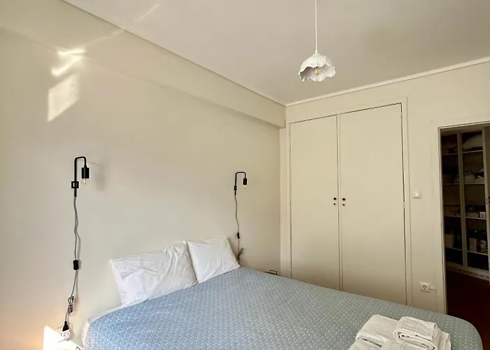 Modern & Comfy - 4min Walk, Balcony, 3 Bedroom Lejlighed *